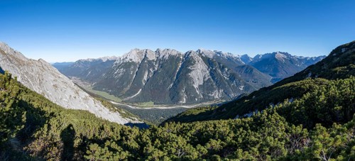 Panorama, autumnal mountain landscape, ascent to the Große Arnspitze, view of mountain peaks of the