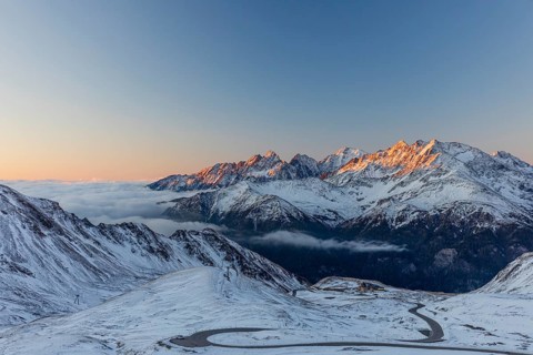View from the Hochtor on the Grossglockner High Alpine Road to the surrounding mountains