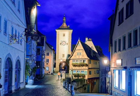 Plönlein and the Spitalgasse with the Siebersturm in the old town centre of Rothenburg ob der