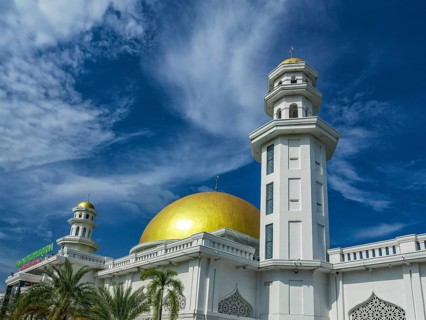 White mosque with golden domes, Sengkang, Sulawesi, Indonesia, Asia