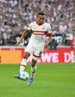 Jamie Leweling VfB Stuttgart (18) Action on the ball Crop, single image, MHPArena, MHP Arena