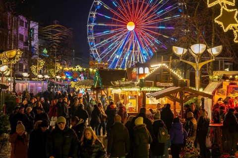 Christmas market on Königsstraße in the city centre of Duisburg, pre-Christmas season, Christmas