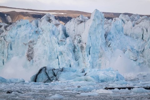 Calving glacier, calving, collapsing edge of Negribreen, Stjorfjord, Spitsbergen Island, Svalbard