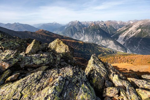 View from the ridge of the Venet to the mountain panorama of the Parzinn Group of the Lechtal Alps,