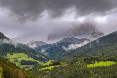 View of the cloudy Peitlerkofel group, Dolomites, St.Peter, Villnöß, Funes, Villnößtal, South