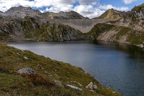 Dam wall of the Naret reservoir, Lago di Naret, in front Lake Scuro, Lago Scuro, behind Ticino