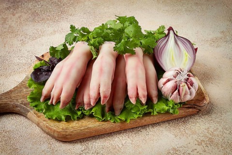 Raw, pig's feet, young piglet, piglet's hooves