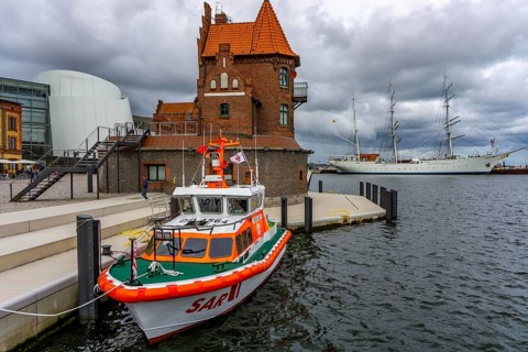 Sea rescue boat Hertha Jeep, of the German Maritime Search and Rescue Service, DGzRS, pilot house,