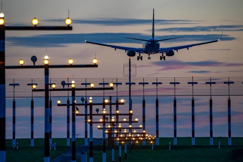 Approach to Düsseldorf International Airport, southern runway, 05R/23L, lighting, North