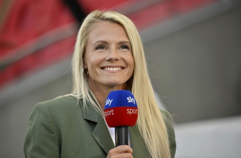 SKY TV expert, presenter, Julia Simic, portrait, blonde, smiles, in an interview, microphone,