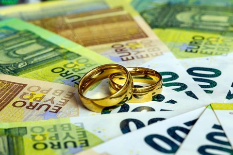 Wedding rings on euro banknotes