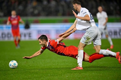 tackle, action foul shirt pulling, Anton Stach TSG 1899 Hoffenheim (16) v Marvin Pieringer 1. FC