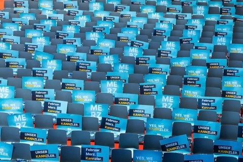 Assembly hall, deserted with many empty chairs and posters with the inscription UNSER KANNZLER.