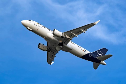Aircraft Lufthansa, D-AIZR, Airbus A320-200