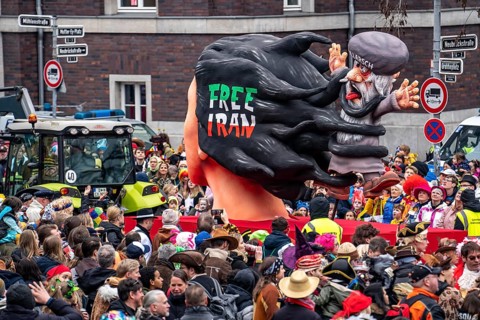 Rose Monday parade in Düsseldorf, street carnival, carnival float, by float builder Jacques Tilly,