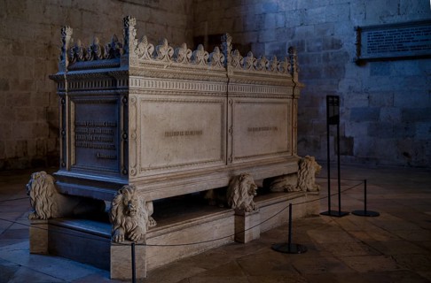 Tomb of Alexandre Herculano, Chapter House, Hieronymite Monastery Mosteiro dos Jerónimos, also