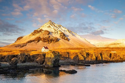 Detached house on the coast near Arnarstapi, Snäfellsnes Peninsula, Snæfellsnes, West Iceland,