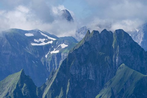 Mountain panorama from the Nebelhorn, 2224m, to the Höfats 2259m, behind it the Großer Krottenkopf,