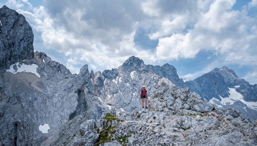 Mountaineer on the Jubiläumsgrat between Zugspitze and Alpspitze, high mountains, Wetterstein