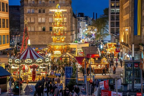 Pre-Christmas season, Christmas market in the city centre of Essen, Willy-Brandt-Platz, pedestrian