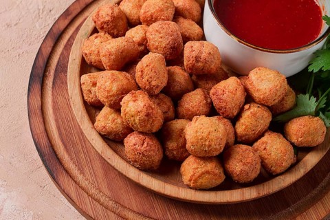 Chicken popcorn, deep fried, nuggets, close-up, rustic, no people