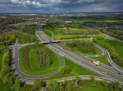 Duisburg, North Rhine-Westphalia, Germany, Ruhr area landscape at the Kaiserberg motorway junction,