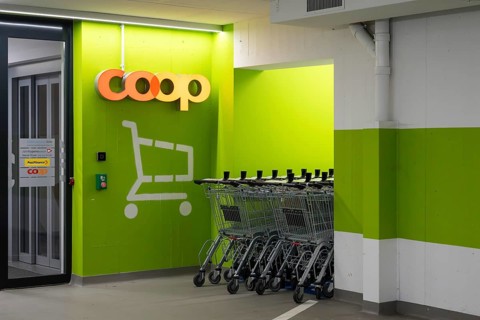 Coop entrance shopping trolley