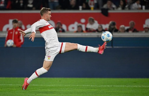 Maximilian Mittelstädt VfB Stuttgart (07) artistic on the ball MHPArena, MHP Arena Stuttgart,