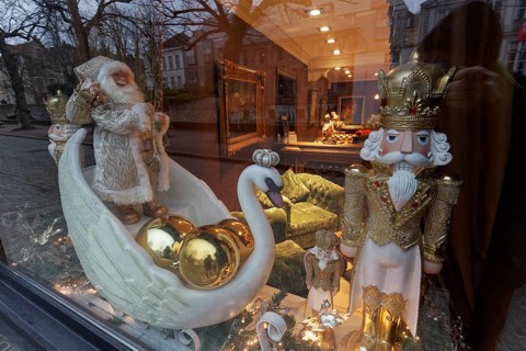 Artistically decorated window with Christmas figures and swan, Hotel Die Swaene, Bruges, West