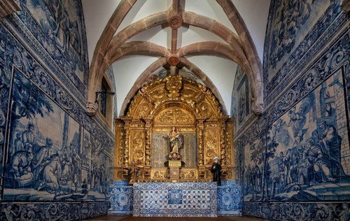 Interior view of the church Igreja Matriz de São Clemente, side altar, azulejos, tiles, tile