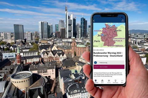 Warning day, 08.12.22 in Germany, first trial warning via cell broadcast, automatic alerting of the