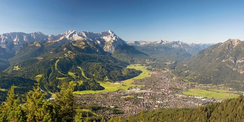 Panorama from the Wank, 1780m, to the Wetterstein mountains with Alpspitze 2628m, Jubiläumsgrat and