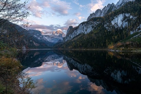 The Vordere Gosausee lake in autumn with a view of the Dachstein mountain range. The Gosaukamm on