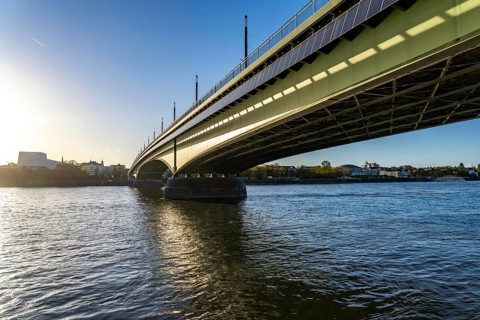 The Kennedy Bridge, the middle of Bonn's 3 Rhine bridges, connects the centre of Bonn and the Beuel