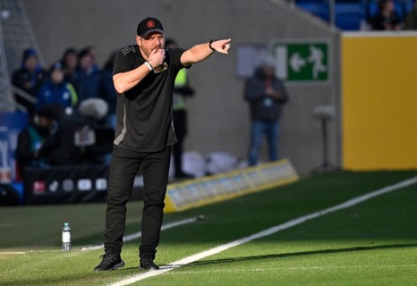 Coach Steffen Baumgart 1. FC Union Berlin FCU on the sidelines gesture gesture whistle, PreZero
