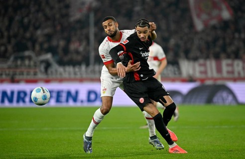 tackle, action, foul, Josha Vagnoman VfB Stuttgart (04) v Hugo Ekitike Eintracht Frankfurt SGE (11)