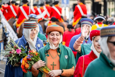 Parade of historically costumed guildsmen, Sechseläuten or Sächsilüüte, Zurich Spring Festival,