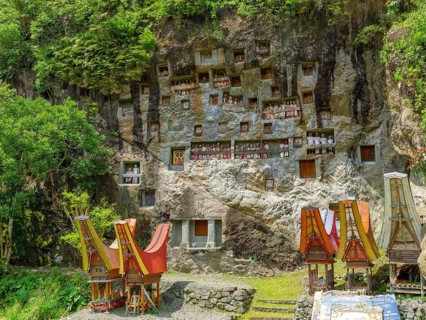 Rock tombs in Tana Toraja, Kete Kesu, Rantepao, Sulawesi, Indonesia, Asia