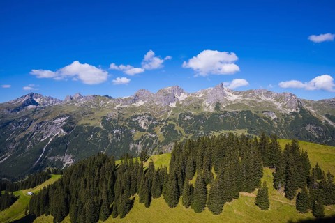 Mountain range with the three Schafalpenkoepfe, Fiderescharte, 2214m, and Rossgundkopf, 2139m,