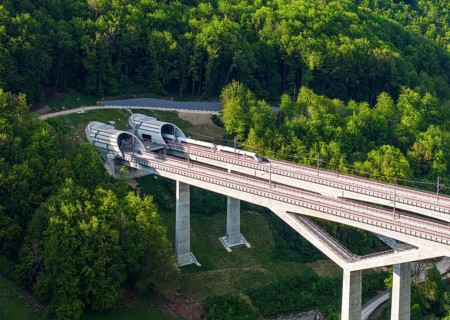 Filstal bridge on the Wendlingen (Stuttgart) -Ulm high-speed railway line with ICE. According to