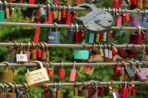 Bars with love locks, many, series, row, number, quantity, metal, symbol, heart-shaped, love,