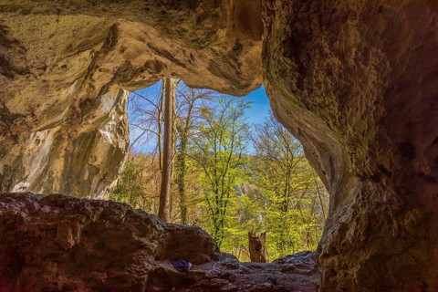 The Klausenhöhle is a natural karst cave near the Lower Bavarian market town of Essing in the