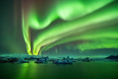 Northern Lights over icebergs in the glacier lagoon, Jökulsarlon, icebergs with glacier,