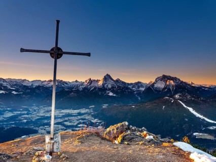 Rauher Kopf summit cross at sunrise, behind the Berchtesgaden Alps, Steinernes Meer,