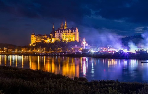 Albrechtsburg Castle and hustle and bustle on the Elbe during the wine festival, night shot,
