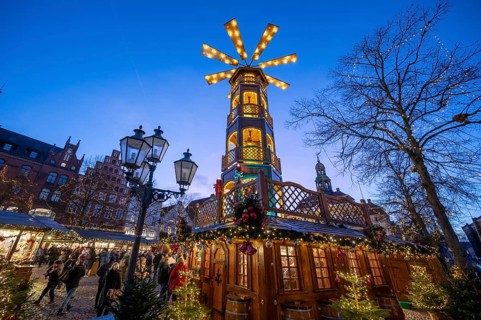 Large Christmas pyramid at the Christmas market on the market square, Lüneburg, Lower Saxony,