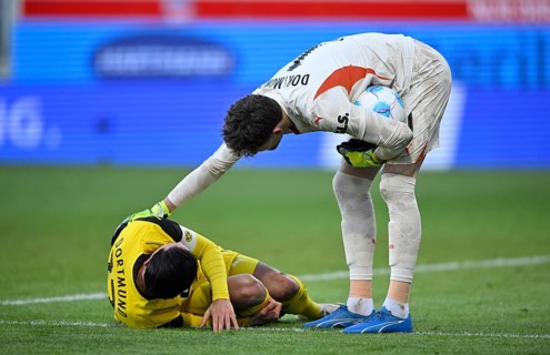 Goalkeeper Kevin Mueller 1. FC Heidenheim 1846 FCH (01) takes care of Omar Haktap Traore 1. FC