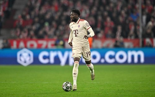 Alphonso Davies Bayern FC Munich FCB (19) Action on the ball perimeter advertising CRYPTOCOM UEFA