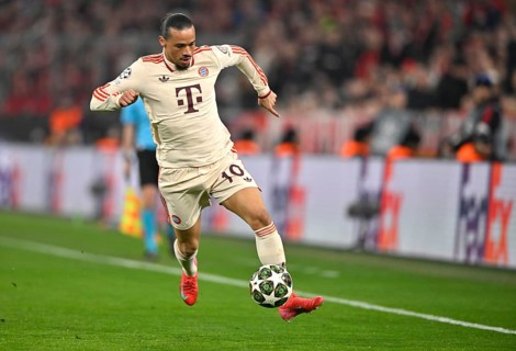 Leroy Sané FC Bayern Munich FCB (10) Action on the ball UEFA Champions League Allianz Arena,