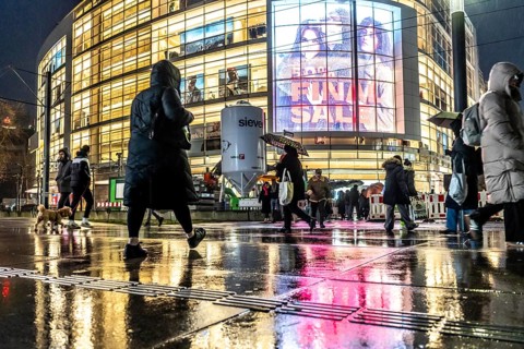 Schadowstraße, city centre, shopping street, pedestrian zone, winter, rainy weather, P&C clothing